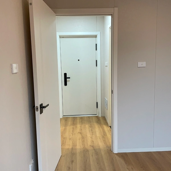 Apartamento tipo estudio minimalista moderno de acero ligero