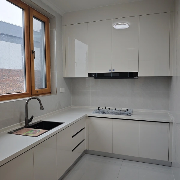 Apartamento tipo estudio minimalista moderno de acero ligero