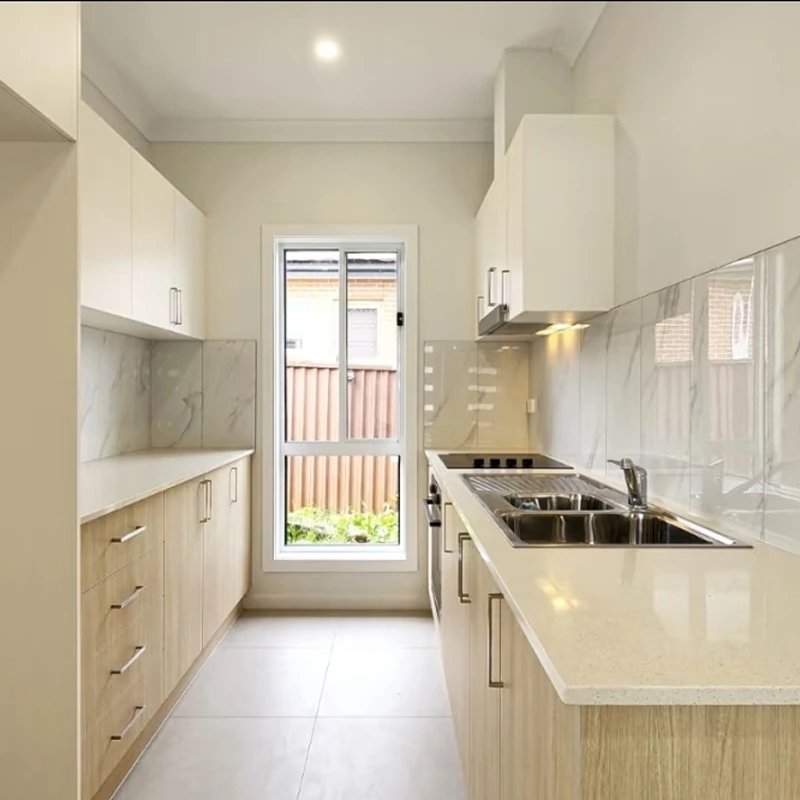 Casa adosada económica de una sola planta con estructura de acero ligero